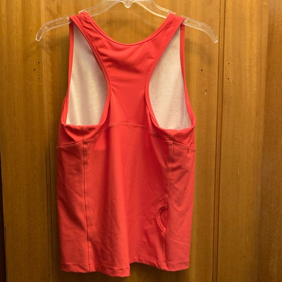 Pink workout shirt - Picture 2 of 3